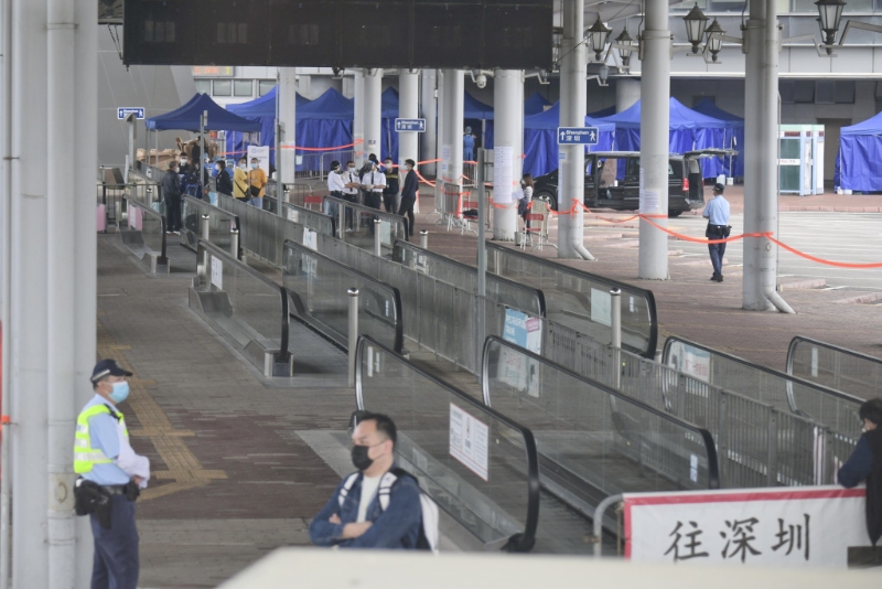 不少市民都期望通關(guān)。 資料圖片