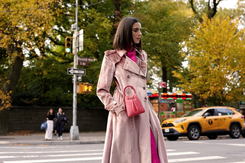  Strathberry x SJP系列迷你版本的City Osette 手袋/$2，250/Strathberry。