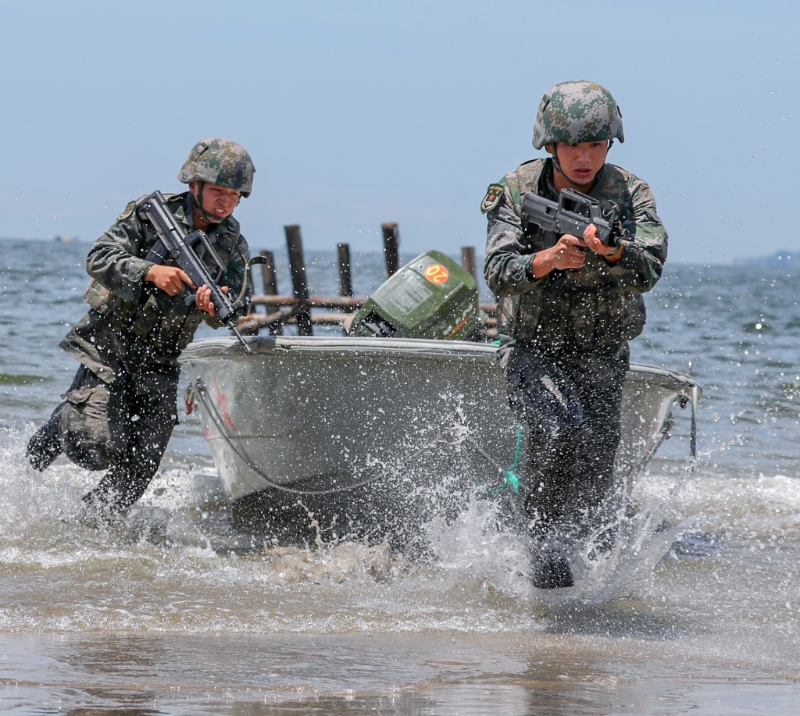 解放軍的搶灘登陸演習(xí)。