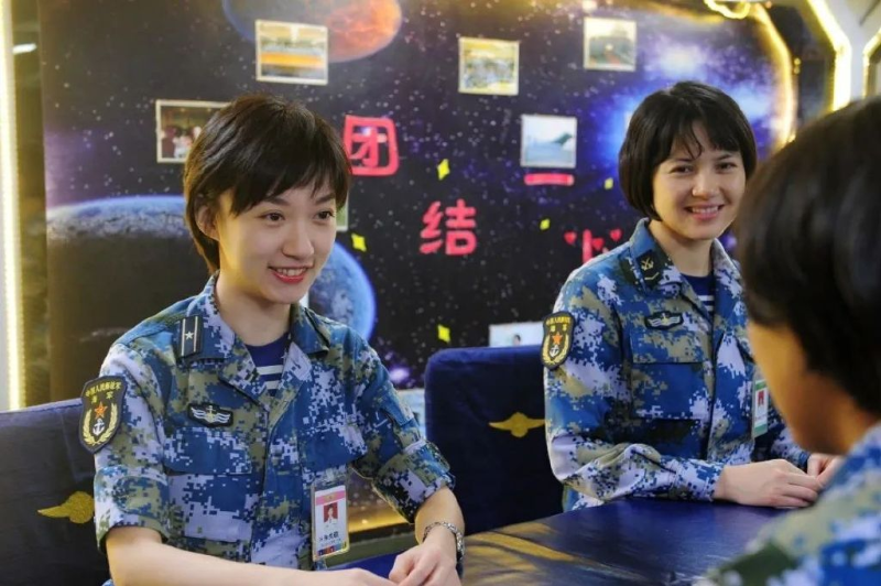朱悅萌為現(xiàn)任海軍遼寧艦?zāi)持嘘?duì)教導(dǎo)員。