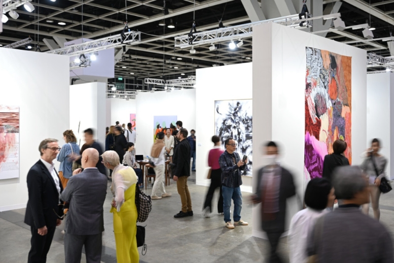 《Art Basel香港2023》及《Art Central 2023》現(xiàn)場圖輯看人流