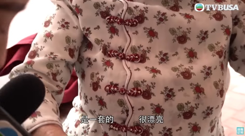 一身自家造的花布衫，造工細(xì)致，叫人佩服。 （圖：東張西望）