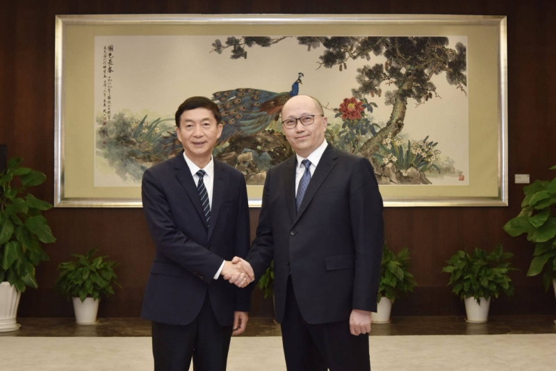 鄭雁雄接替駱惠寧出任中聯(lián)辦主任。資料圖片
