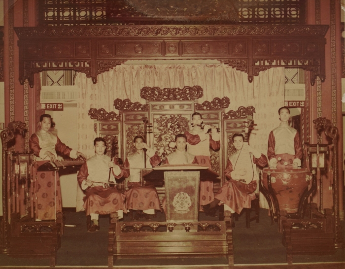 中國(guó)科騷在香港夜總會(huì)的興起，有其特定的歷史因素