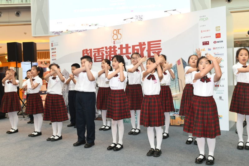 香港中文大學(xué)（深圳）附屬學(xué)校合唱團(tuán)演唱古詩歌曲