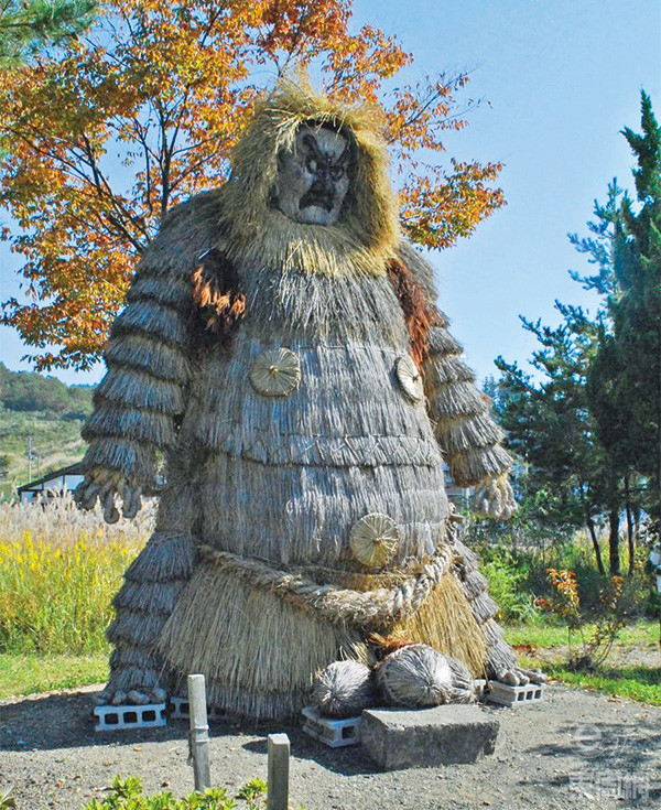 稻草地的道祖神，通常都非常巨大，有些更達(dá)四米高。