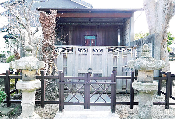 平常日子，“四口之神竃”都放在神社內(nèi)一間木屋內(nèi)，并不對(duì)外開放。