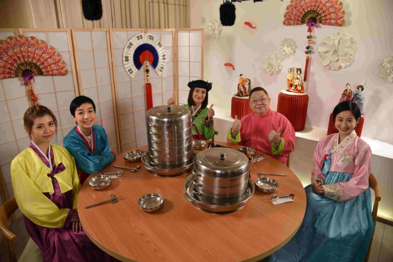 一家人圍著圓桌吃飯，是對子女和孫輩有個好家山的加持。
