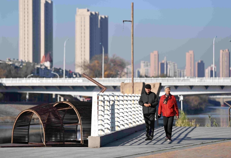 口是代表60歲的運，口的下面是下巴，影響61至71歲十年運。