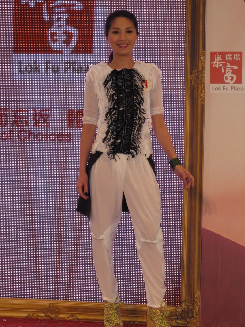 楊千嬅出席活動(dòng)著裝