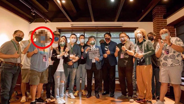 國(guó)民黨臺(tái)北市議員徐巧芯提供多張導(dǎo)演“輝哥”與民進(jìn)黨高層的合照。