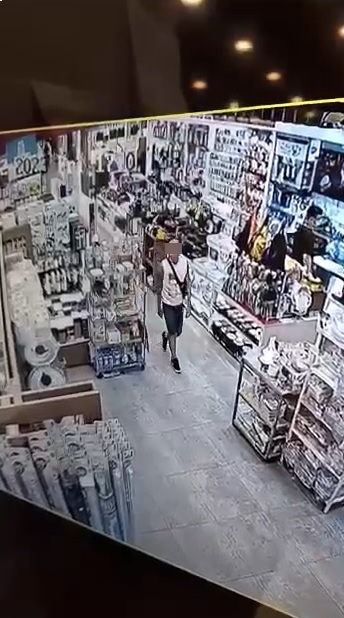 疑兇案發(fā)前曾進(jìn)入鉆石山荷里活廣場(chǎng)一家家品店選刀