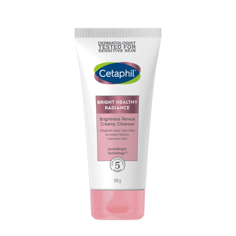 Cetaphil透亮抗敏潔面乳HK$180，混合水后搓揉出綿密細(xì)致的泡沫，成分中的甘油，高效保濕，同時(shí)有助減低過敏及刺激。