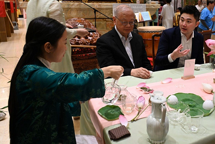 星島新聞集團執(zhí)行董事兼行政總裁蔡晉博士