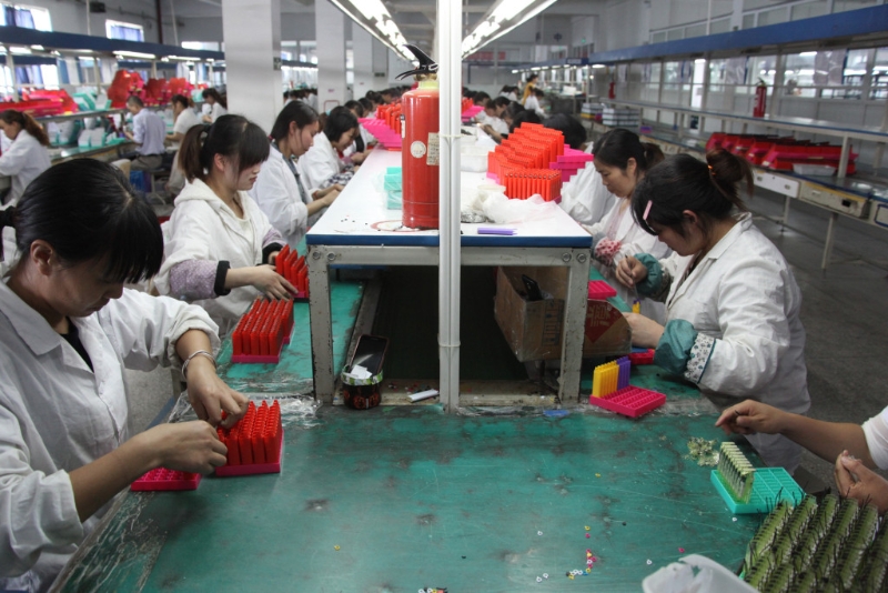 有中國教授日前接受訪問時稱，內(nèi)地打工仔只要月入3000元就符合中等收入群體標準。