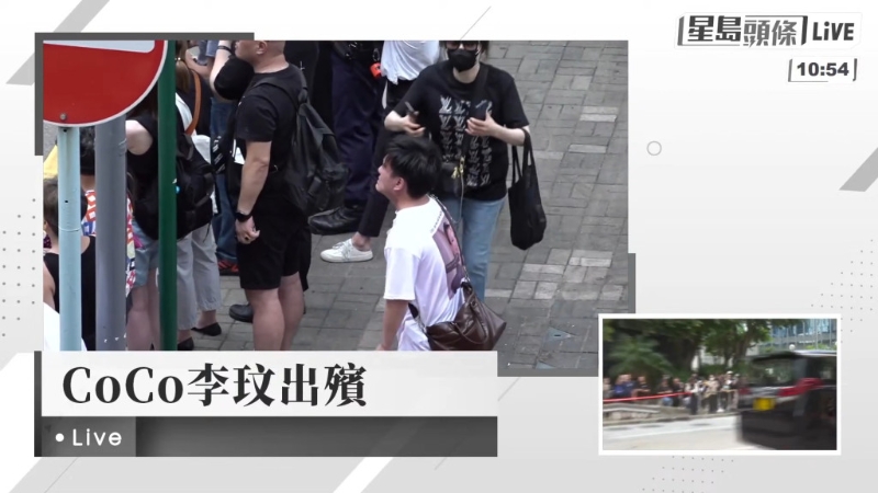 相中白衣少年表現(xiàn)最為激動