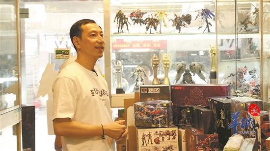 佛山“天星”模型店創(chuàng)始人黎東文。