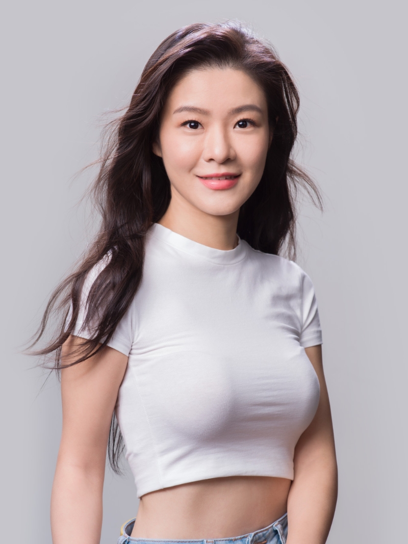 14號陳怡名（Zora）現(xiàn)年24歲。