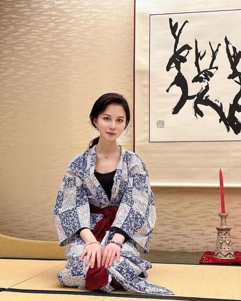 IG上的梁晶晶五官與平常見記者亦稍有分別。
