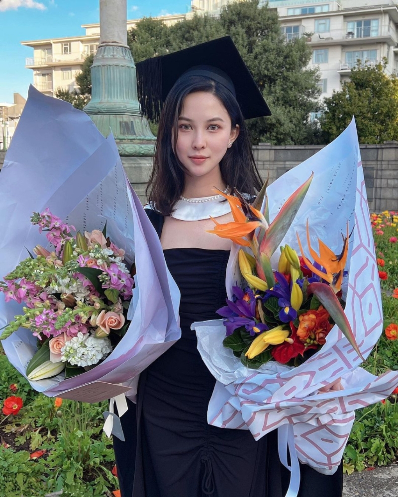 梁晶晶去年從奧克蘭理工大學畢業(yè)。