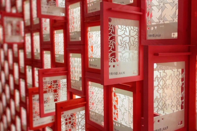 日藉香港藝術(shù)家伊藤?gòu)┳拥乃囆g(shù)裝置《生日快樂(lè) Likeboxes》。