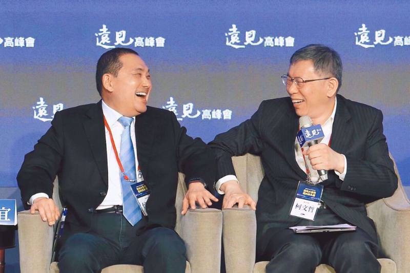 侯友宜與柯文哲（右）