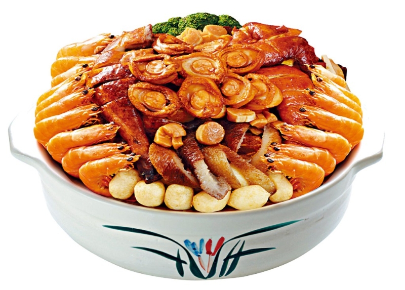 八鄉(xiāng)南苑”極品圍村盆菜“標(biāo)準(zhǔn)價(jià)＄1,338起、9月14日或前訂購(gòu)早鳥(niǎo)優(yōu)惠價(jià)＄1,271.1起，指定日期以恒生enJoy卡結(jié)帳享額外92折。（WE）