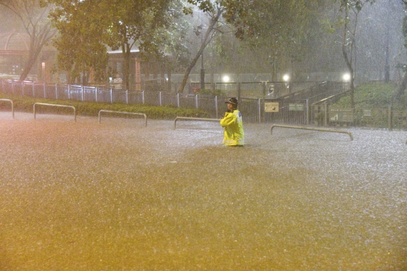 香港多區(qū)變成澤國