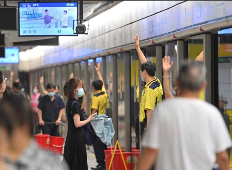 港鐵黃大仙站重開不足5小時(shí)，架空電纜爆出火花需暫停服務(wù)