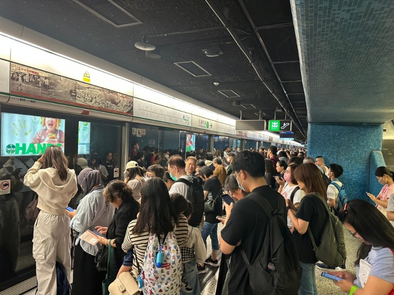 藍田站往調(diào)景嶺的列車需等待超過10分鐘。