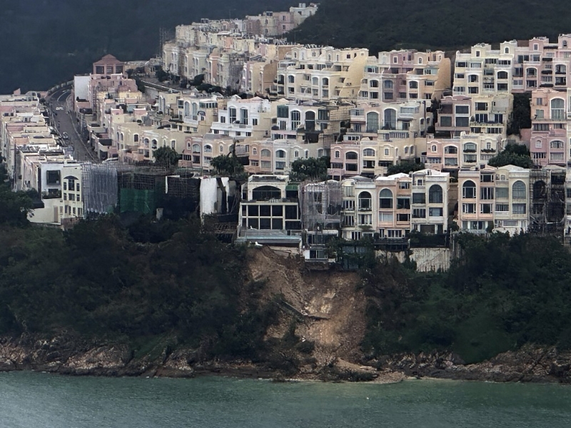 紅山半島大面積山泥傾瀉。