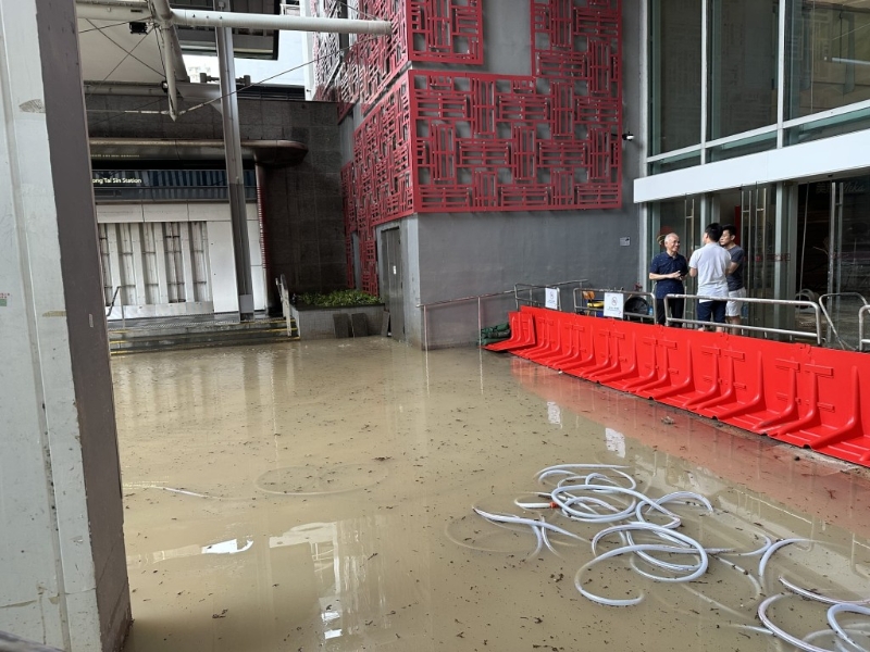 現(xiàn)時(shí)黃大仙中心北館LG層仍有輕微水浸。