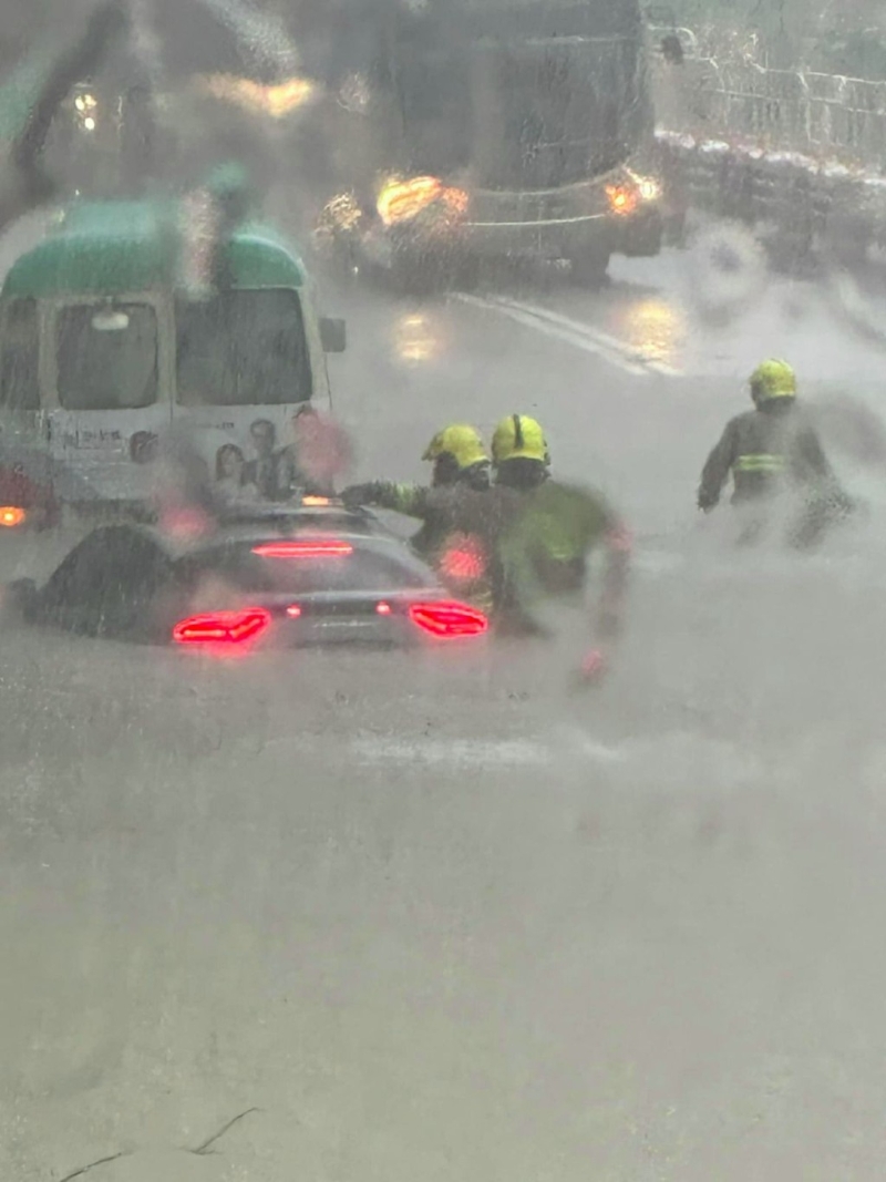 香港今早（11日）局部地區(qū)再受大雨影響
