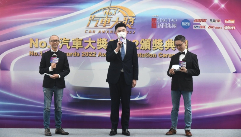 星島新聞集團(tuán)行政總裁蔡晉博士（中）指“NO.1汽車大獎(jiǎng)”得到各大汽車品牌商認(rèn)同及鼎力支持，成就車壇盛事