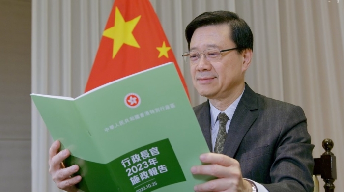 特首李家超即將發(fā)表新一份《施政報告》，今年繼續(xù)沿用去年報告封面使用的綠色。