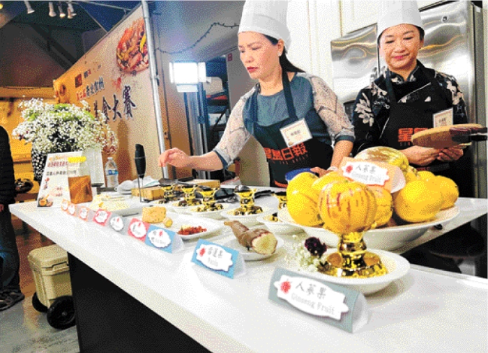 玲瓏配的“雪蓮人參果燉雪蛤膏”配上蜂蜜，采用的是自家種植的人參果。