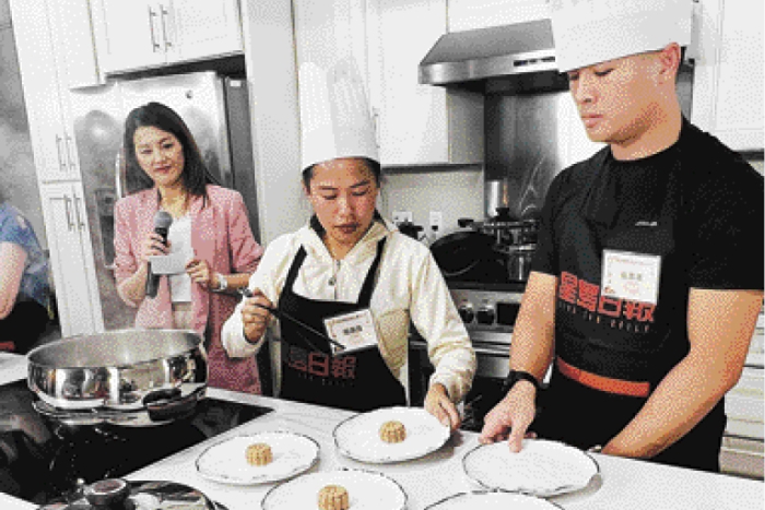 福滿滿的“六福糕”，熱騰騰新鮮出爐。