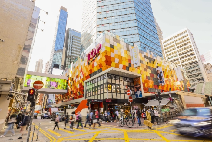 香港插畫家及發(fā)明家“東尼電機”今個冬天與旺角T.O.P合作