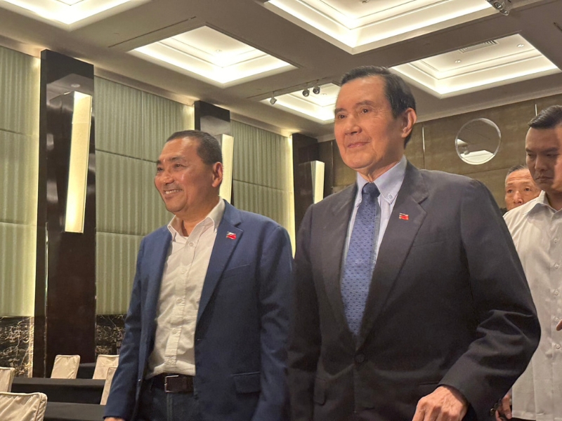 侯友宜抵君悅，馬英九陪同，朱立倫也來(lái)了