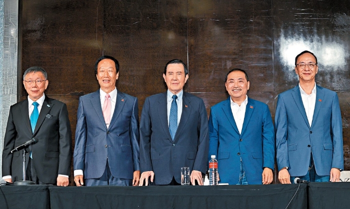 臺灣在野領(lǐng)袖昨日協(xié)商不歡而散。左起為柯文哲、郭臺銘、馬英九、侯友宜及朱立倫。