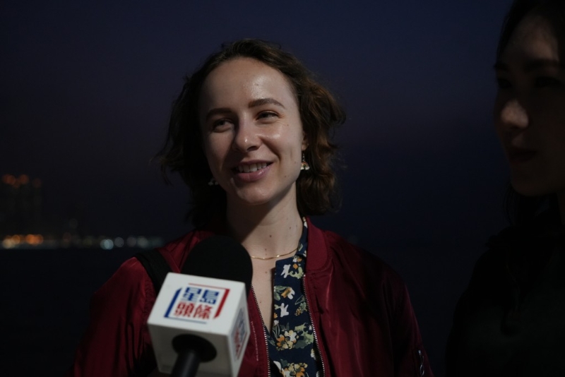 Gretchen認(rèn)為圣誕樹十分美麗動人。 吳艷玲攝