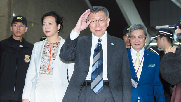 柯文哲與副手“新光公主”吳欣盈，24日登記參選。