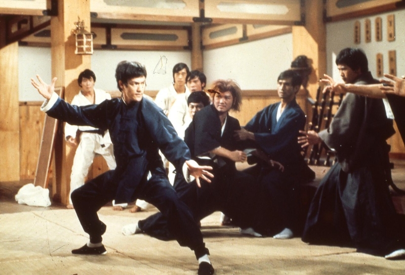 《精武門》由李小龍主演，羅維執(zhí)導(dǎo)