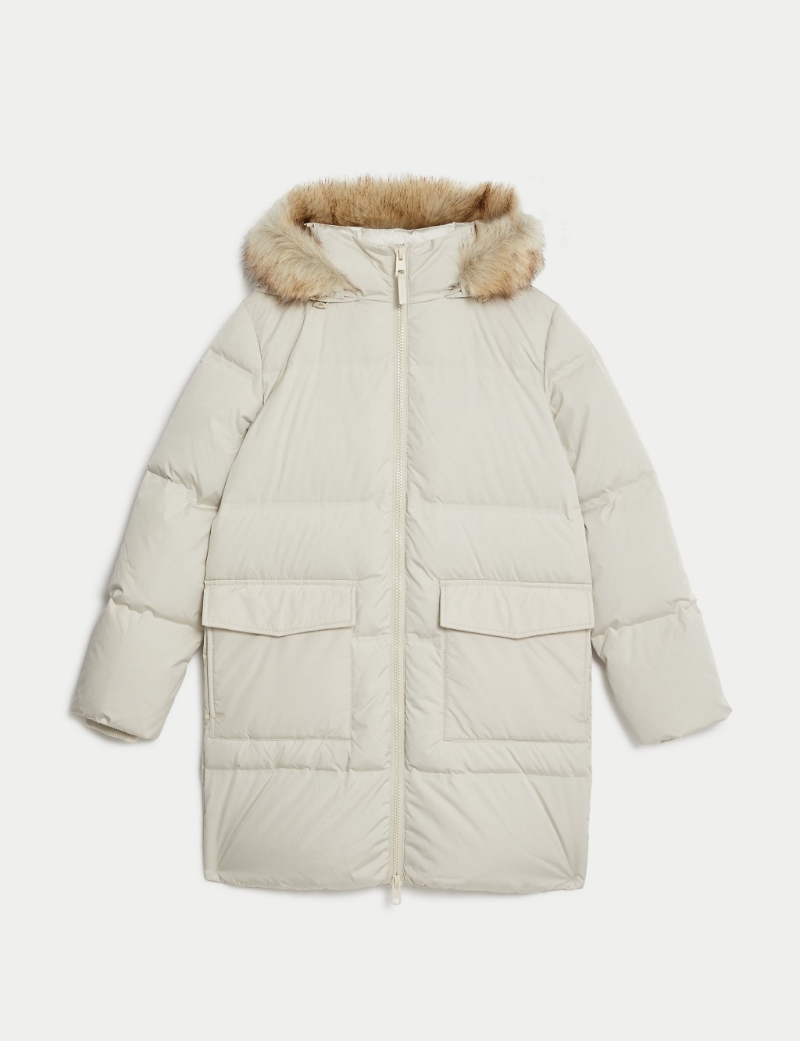 Stormwear?羽絨大衣、$1,790、MS，現(xiàn)于馬莎選購(gòu)?fù)馓紫?5折，折后買滿$1,200，再有88折。