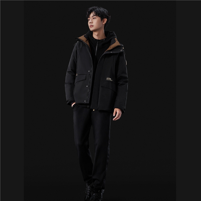 男裝三層5A鵝絨羽絨外套、原價(jià)$2,390、現(xiàn)售$2,190、G。