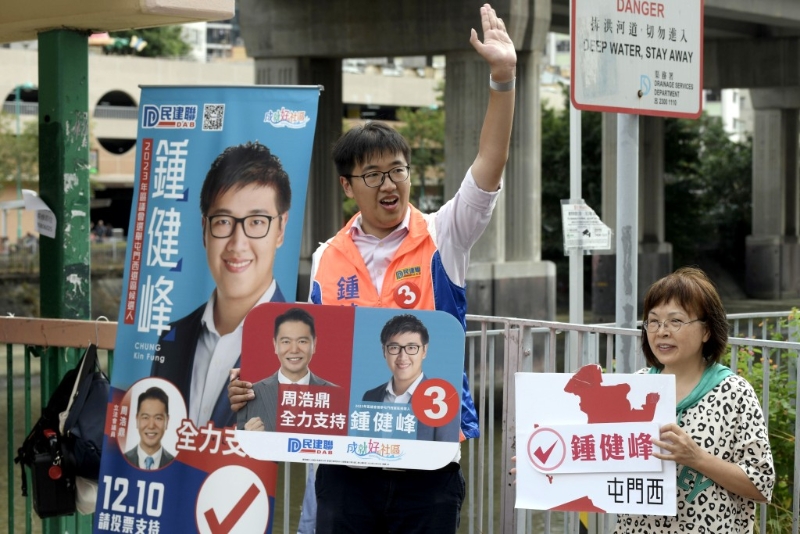 屯門西區(qū)議會候選人鐘健峰。 陳浩元攝