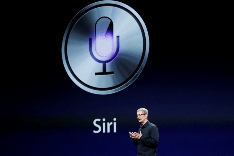 iPhone 16 除了提升防水規(guī)格，也將升級(jí)咪高峰訊噪比（SNR）規(guī)格，強(qiáng)化Siri使用體驗(yàn)。 路透社資料圖