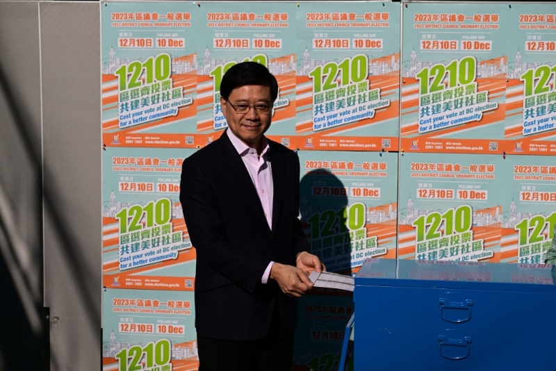 李家超祝賀當(dāng)選區(qū)議員，冀能專注地區(qū)事務(wù)