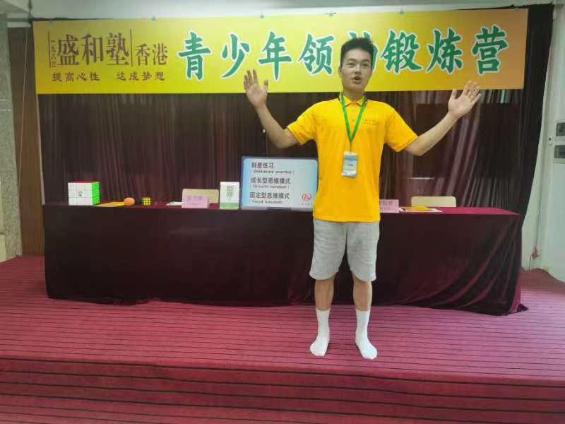 Thomas變得開朗積極，參加不同活動(dòng)及聚會(huì)。