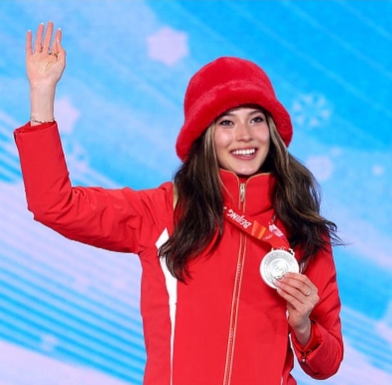 第二位 中國籍自由式滑雪運動員谷愛凌（Eileen Gu） 場上加場外收入：2210萬美元。